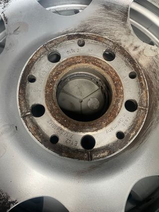 SE VENDEN 4 LLANTA CON 4 NEUMATICOS MERCEDES BENZ