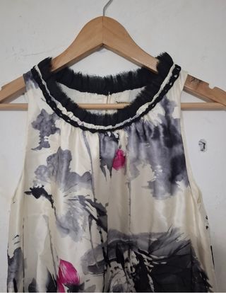 Vestido seda estampado flores.