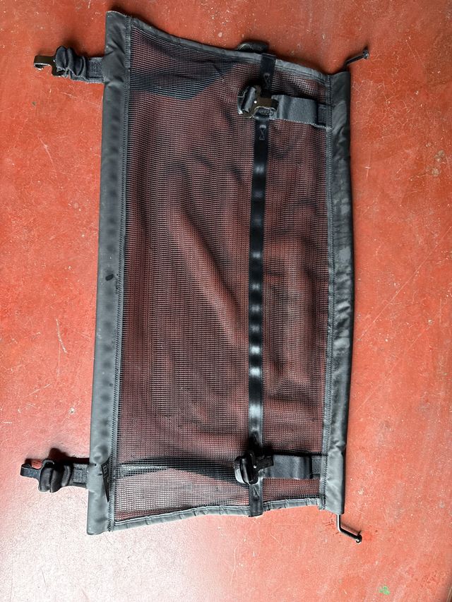 Red separacion maletero BMW