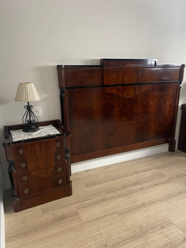 Cabecero y mesitas madera