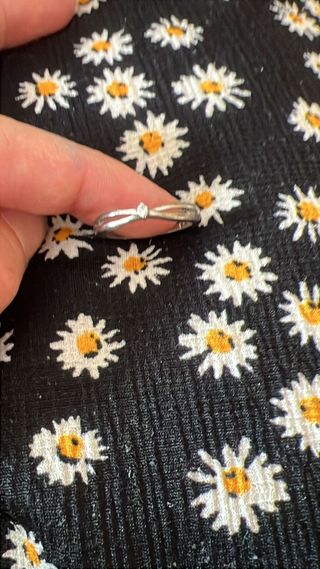 Anillos y joyas pequeñas 