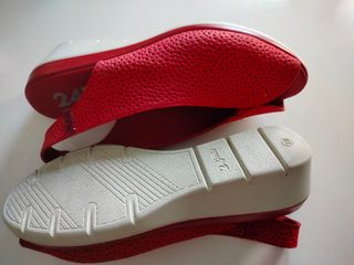 Sandalias rojas 24 Horas