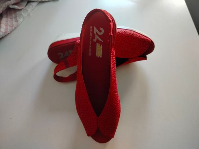Sandalias rojas 24 Horas