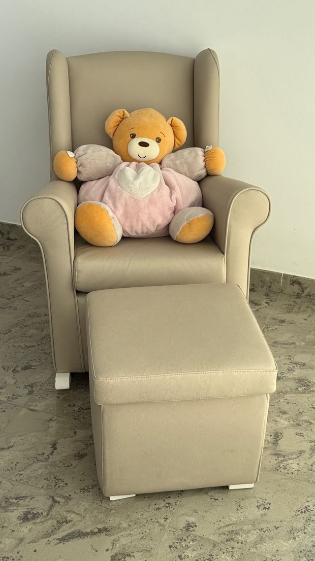 Sillón lactancia beige + reposapiés
