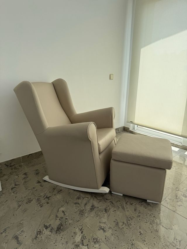 Sillón lactancia beige + reposapiés