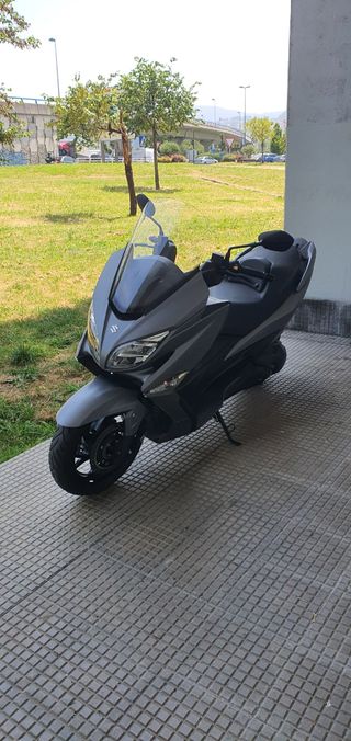 Suzuki Burgman 400 (2018) - Gris