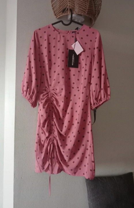 Vestido lunares rosa/marrón Prettylittlething