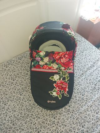 Cybex Priam Lux Carry Cot. 