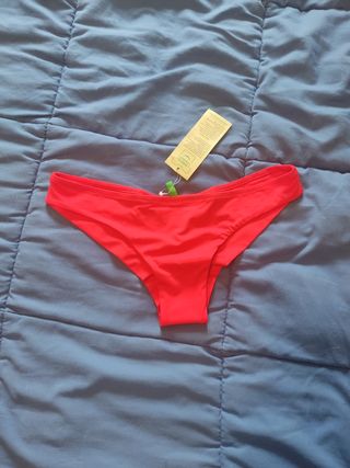 Braga bikini Benetton fucsia.