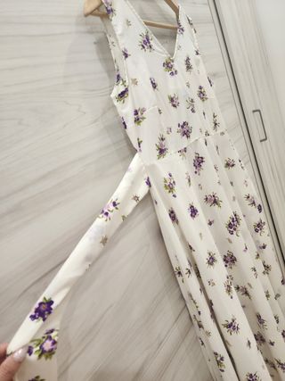 Vestido largo floral blanco y morado