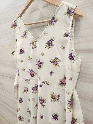 Vestido largo floral blanco y morado