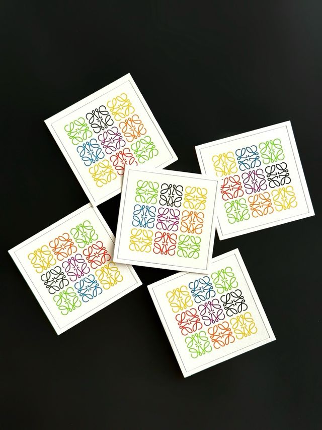 LOEWE Pride. Pegatinas