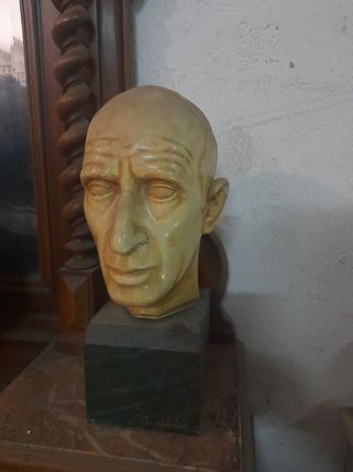 Busto escultura piedra beige