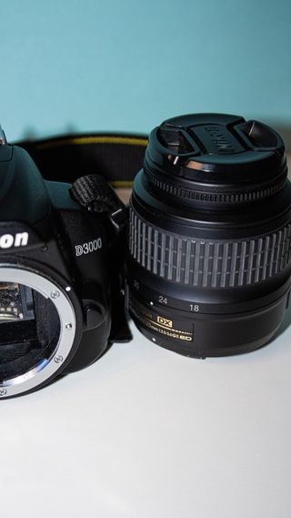 Cámara Nikon D3000 + Kit de Fotografía