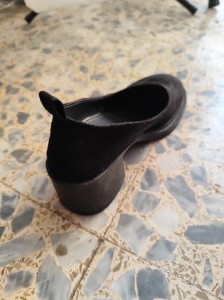 Zapatos negros mujer tacón bajo
Talla 34