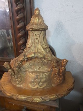 Ménsula dorada antigua