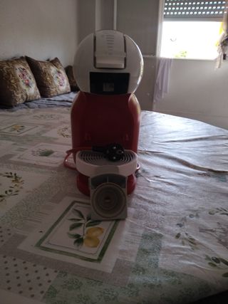 Cafetera Nescafé Dolce Gusto roja