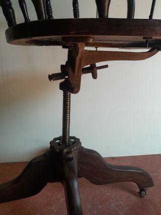 Sillón giratorio inglés antiguo