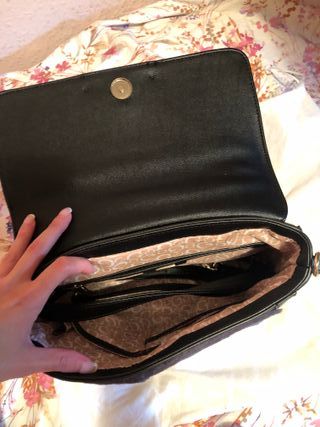 Bolso Guess - Piel y Pelo Sintético