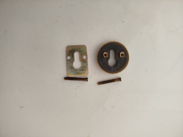 Escudo cerradura puerta