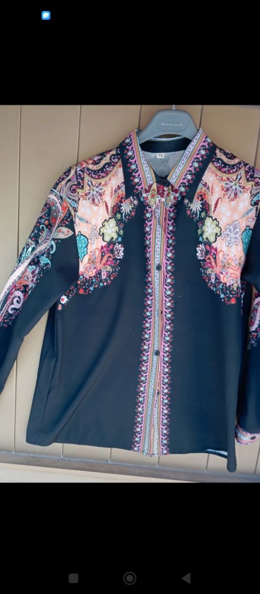 Camicia elegante: fiori multicolori