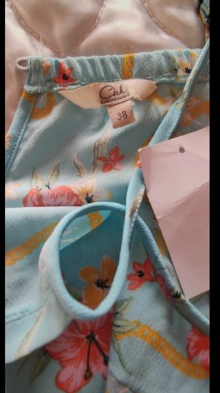 Mono corto estampado floral.
Con etiqueta 