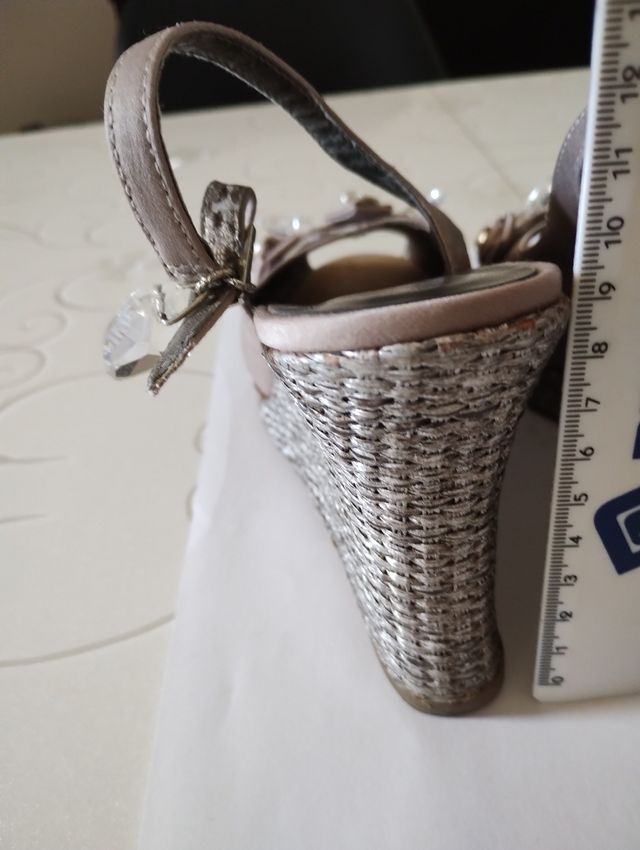 Sandali Alesya colore tortora con brillantini