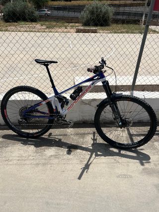 Bicicleta de Enduro Mondraker
