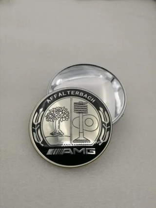 EMBLEMA LOGO CAPOT MERCEDES BENZ AMG PLATA 5