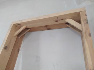 Bastiment de porta / Marco de puerta
