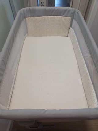 Minicuna colecho bebé con colchón.