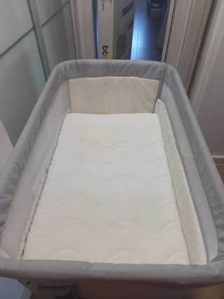 Minicuna colecho bebé con colchón.
