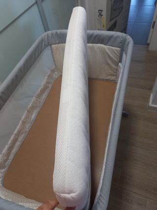 Minicuna colecho bebé con colchón.