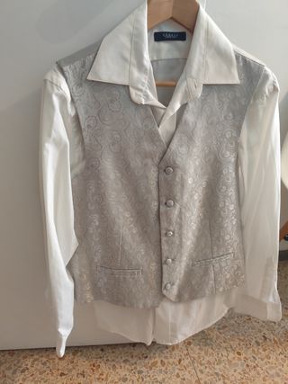 Chaleco para traje con su corbata a juego