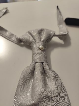Chaleco para traje con su corbata a juego