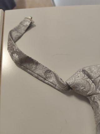 Chaleco para traje con su corbata a juego