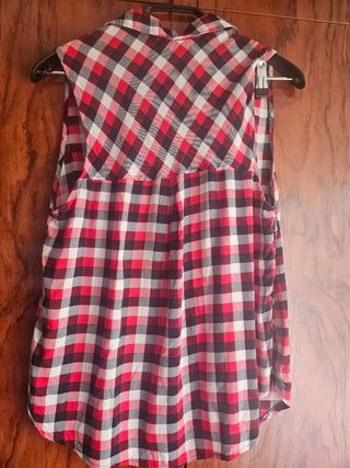 Blusa cuadros Bershka M roja