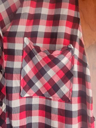 Blusa cuadros Bershka M roja