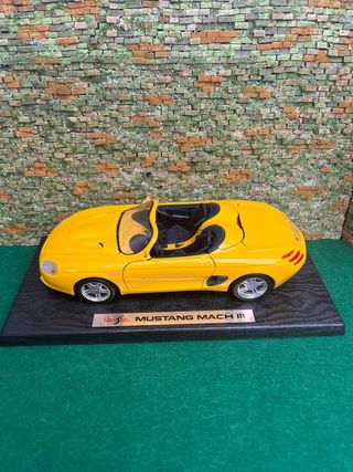  Mustang Mach III – Escala 1:18 – Con base 