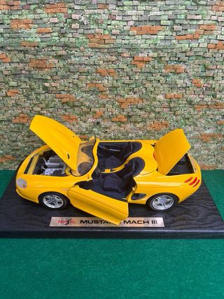  Mustang Mach III – Escala 1:18 – Con base 