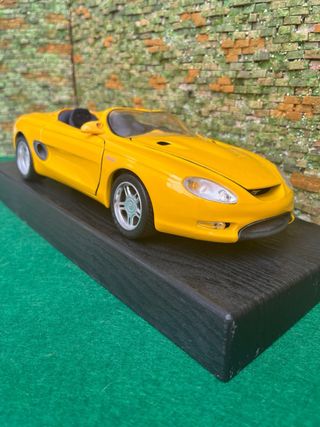  Mustang Mach III – Escala 1:18 – Con base 