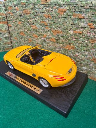  Mustang Mach III – Escala 1:18 – Con base 