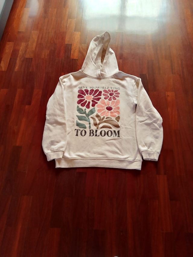 Sudadera y 2 suéteres beige y blanco