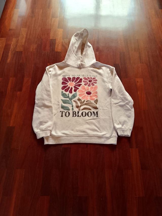 Sudadera y 2 suéteres beige y blanco