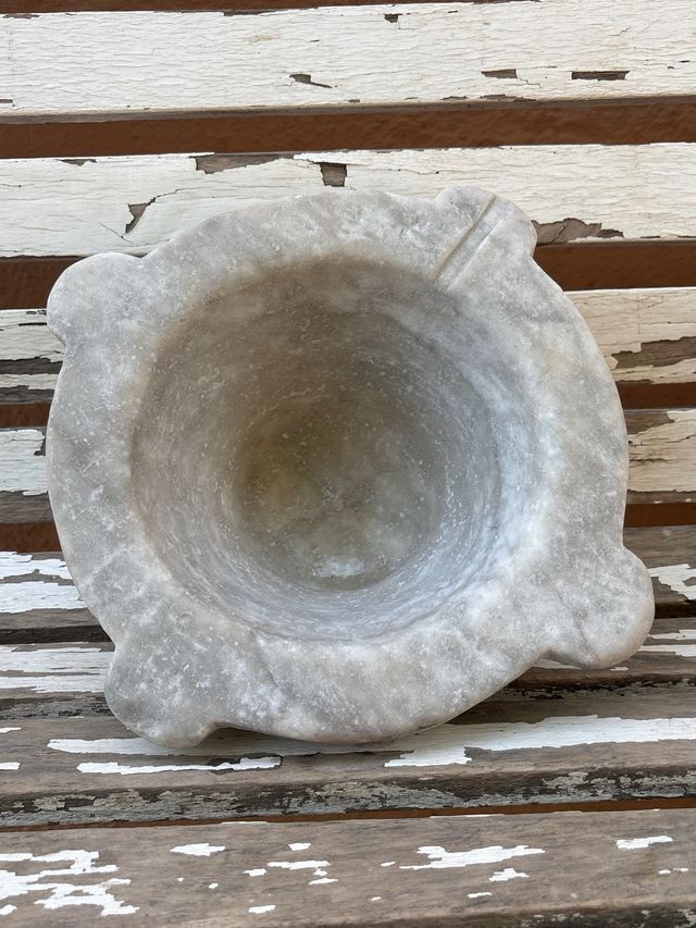 Mortero de mármol antiguo