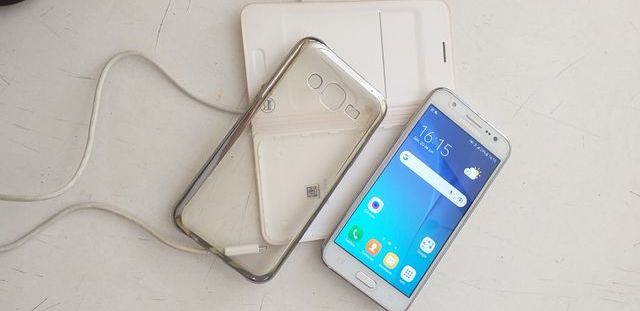 Samsung Galaxy J5 Branco - Como Novo