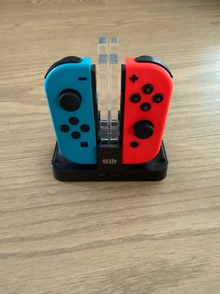 Nintendo Switch con Grip y cargador de mandos