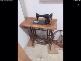 Máquina de coser Alfa antigua