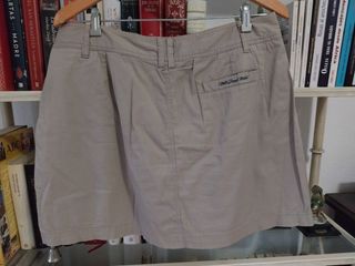 Falda deportiva beige