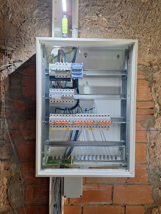 Trabajos de Electricidad, Fontanería, reformas...